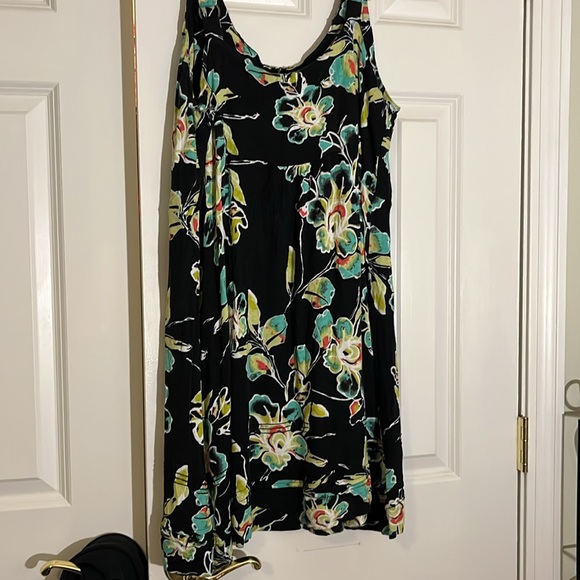 Floral Black Sleeveless Dress - Picture 5 of 5
